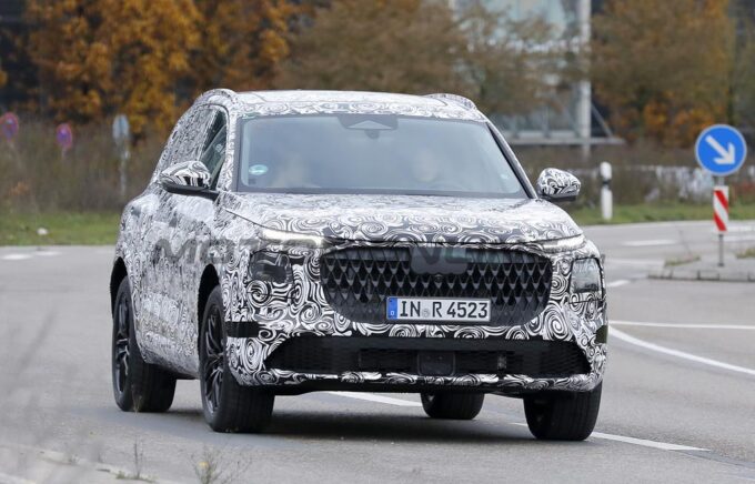 Audi Q7 2026: test in corso per la nuova generazione del SUV [FOTO SPIA]