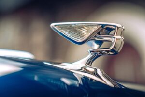 Bentley vuole far volare davvero l’emblema Flying B con un piccolo drone: le immagini del brevetto