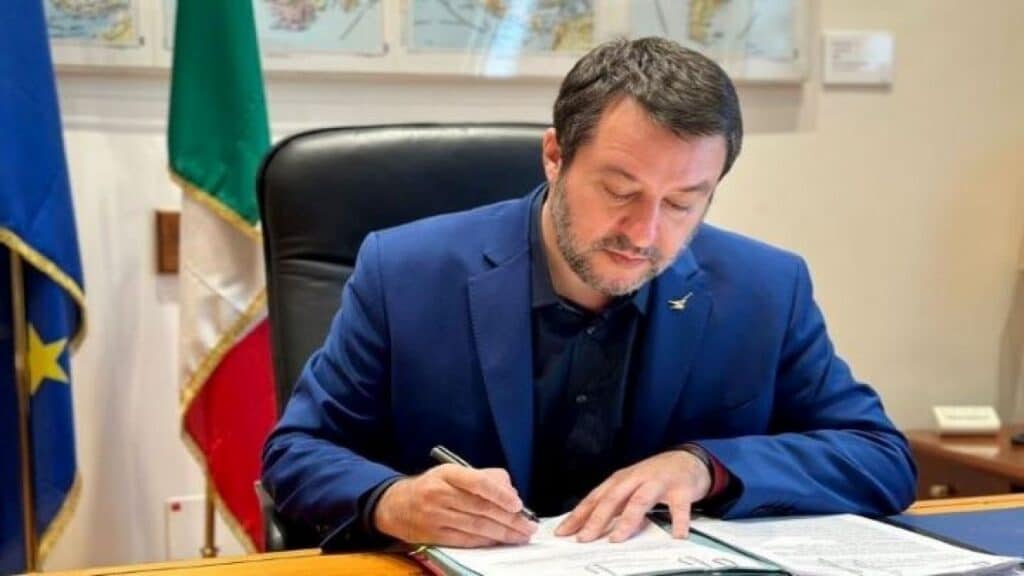 Codice della strada, Mit: “regole aggiornate dopo decenni grazie a determinazione Salvini”