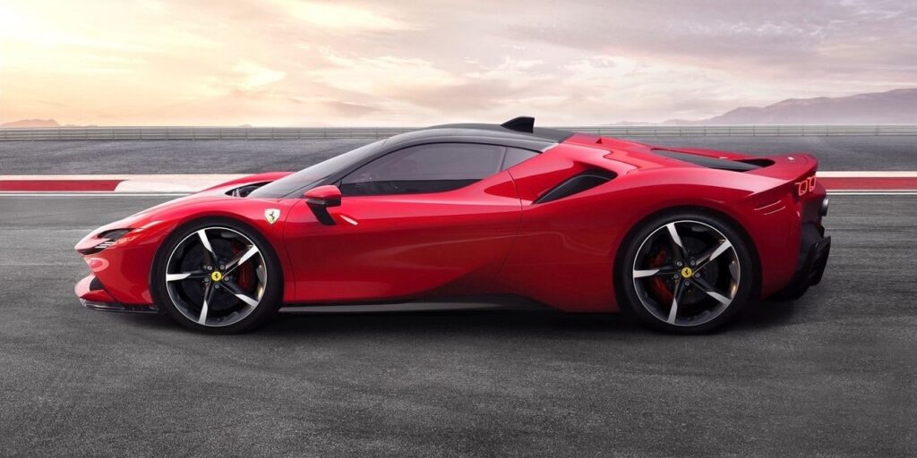 John Elkann ha guidato la Ferrari elettrica: “E’ davvero un’auto incredibile”