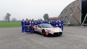 Una Maserati MC20 guidata da un robot arriva a 285 km/h