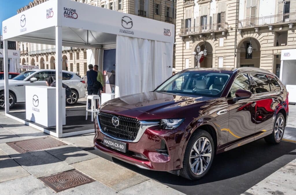 Mazda CX-80 2024: il SUV debutta in Italia al Salone di Torino 2024 [FOTO]