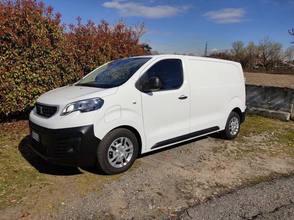 Peugeot e-Expert: VIDEO PROVA SU STRADA del furgone elettrico