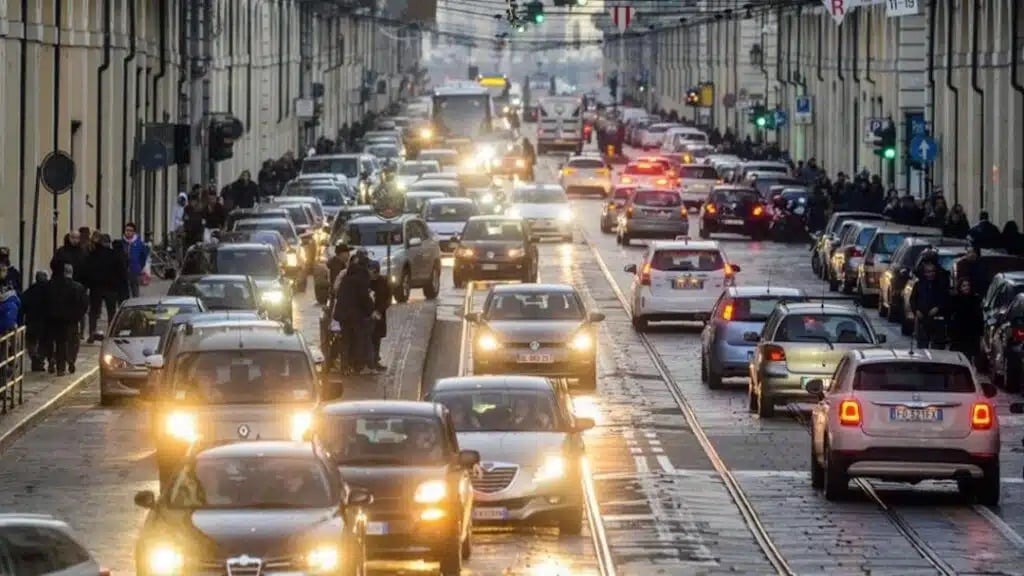 Previsioni traffico e meteo 22-24 novembre: tra freddo e scioperi