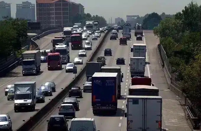 Previsioni traffico e meteo 1-3 novembre: Ognissanti con il sole