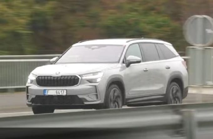 Nuova Skoda Kodiaq RS filmata durante i giri veloci al Nurburgring [VIDEO SPIA]