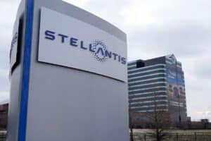 Stellantis e Samsung ottengono un prestito di 7,54 miliardi dagli USA per la produzione di batterie