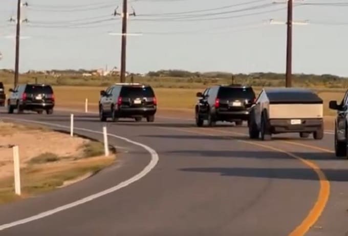 C’è un Tesla Cybertruck nel corteo presidenziale di Trump in Texas [VIDEO]