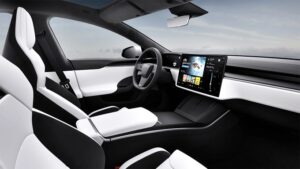 L’auto col cruscotto dal design più accattivante? È la Tesla Model S secondo uno studio inglese