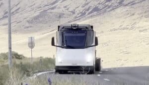 Tesla Semi: i primi test del camion con la guida autonoma [VIDEO]
