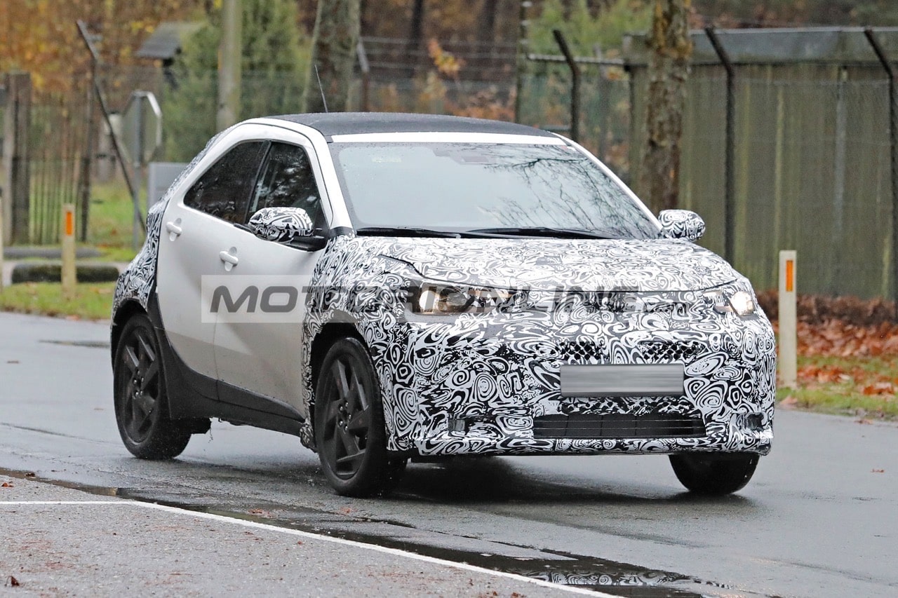 Toyota Aygo X 2026: il facelift si mostra su strada [FOTO SPIA]