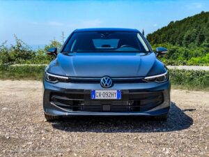 Volkswagen Golf 2024: porte aperte del restyling il prossimo weekend