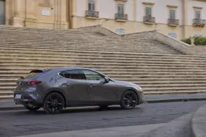 Mazda CX-30 e Mazda 3 2025 - Prova su strada - 114