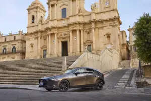 Mazda CX-30 e Mazda 3 2025 - Prova su strada - 123