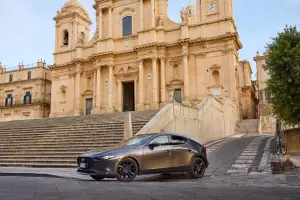 Mazda CX-30 e Mazda 3 2025 - Prova su strada - 124