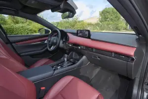 Mazda CX-30 e Mazda 3 2025 - Prova su strada - 45
