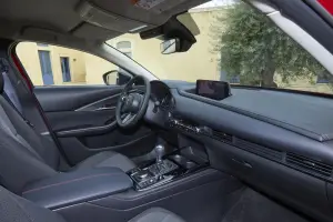 Mazda CX-30 e Mazda 3 2025 - Prova su strada - 92